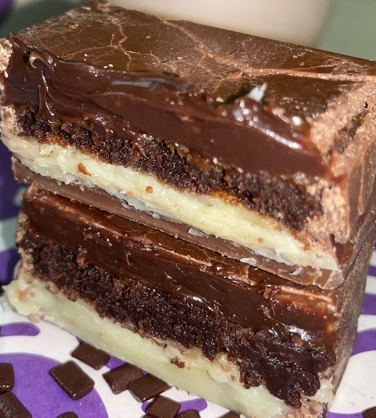 Bombom de brigadeiro branco e brigadeiro ao leite